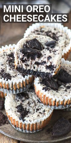 mini oreo cheesecakes stacked in a pile on a metal plate Oreo Cheesecake Filling, Oreo Cheesecake Cupcakes, Oreo Cheesecake Bites, Mini Oreo Cheesecake, Oreo Cheesecake Recipes, Dessert Mini, Mini Cheesecake Recipes, Torte Cupcake, Oreo Recipes