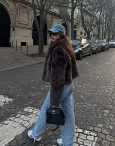 Parisian Winter Style, Argentina Outfit, Fur Outfit, Nyc Outfits, Chic Winter Outfits, Outfit Chic