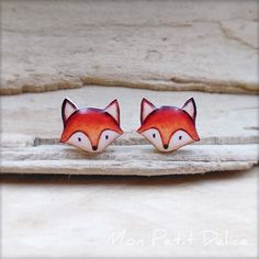 Little Foxy stud earrings, handmade with shrink plastic and covered with resin ... The earrings are waterproof. As all of our products, the earrings are made with all the love and dedication that make them one of a kind. You'll find it available in other options, so make sure to check out this link : https://www.etsy.com/shop/MonPetitDelice?search_query=fox where you can find necklace, pendants, rings and more with this design, ideal for making your own combinations. The earring stud it's stainl Shrinky Dink Jewelry, Shrinky Dink Crafts, Shrinky Dink Earrings, Shrink Plastic Jewelry, Fox Earrings, Earrings Kawaii, Shrink Art, Candy Jewelry, Mixed Media Jewelry