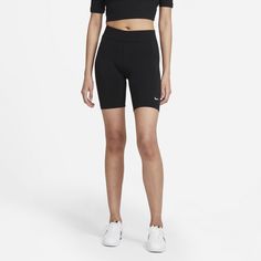 Nike Sportswear Bike Shorts (CZ8526-010) Short Noir, Nike Short, Legging Sport, Neue Outfits, Womens Bike, Shorts Nike, Swoosh Logo, Cycling Shorts, Clothing Essentials