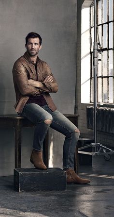 Men's Fashion, Fitness, Grooming, Gadgets and Guy Stuff - StylishMan.co The Frye Company, Mens Fashion Smart, Sanya, Photography Poses For Men, Mens Winter Fashion, Man Photo