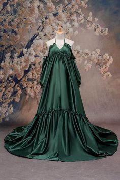 Front view of green one-shoulder silk maternity dress Medieval Pregnancy Dress, Medieval Maternity Dress, Green Fantasy Gown, Pregnant Formal Dress, Pregnant Gown, Pregnancy Gown, Maternity Dress For Photoshoot, Maternity Photoshoot Dress, Tulle Maternity Dress