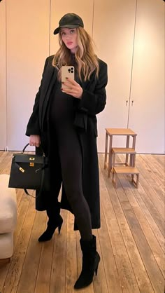 Dinner Outfits Pregnant, Bumpsuit Pregnant Outfit, Kylie Jenner Pregnant Outfits, Rosie Huntington Whiteley Pregnant, Hermes Bag Outfit, Black Brown Outfit, Maternity Jumpsuit Outfit, Pregnancy Winter Outfits, Babymoon Outfits