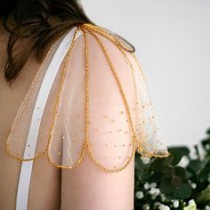 Detail Couture, Shoulder Jewelry, Gaun Fashion, Bridal Cape, Look Retro, Sleeveless Dresses, 가을 패션, Wedding Dresses Simple, Mode Inspiration