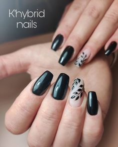 French Tip Nails With Black Design, Bridesmaid Black Nails, Cute Simple Nails Black, Black Nails With Floral Design, Natural And Black Nails, Flower Black Nails, Summer Acrylic Nails Black, Square Nails Ideas Black, Black Nails For Spring