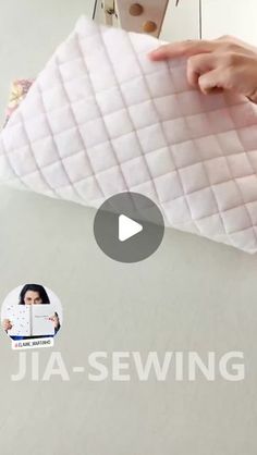 Elaine Martinho • Mentora de Artesãs on Instagram Pouch Tutorial, Sewing Tutorials Clothes, Fabric Tote Bags, Quick Gifts, Beautiful Life, Life Is Beautiful, Sewing Tutorials, Projects To Try