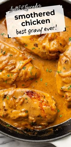 a cast iron skillet with chicken in sauce and text overlay that reads smothered chicken - best gravy ever! Most Popular Dinner Recipes, Easy Smothered Chicken, Smothered Chicken Recipe, Smothered Chicken Recipes, Pork Chops And Gravy, Popular Dinner Recipes, Easy Chicken Breast, Chicken Gravy