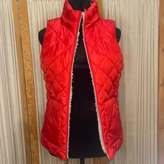 Women Quilted Red Dzzle Vest Vestauthentic America Heritage Size :S Sherpa Lined Puffer Vest Brand New Red Sleeveless Outerwear For Fall, Red Sleeveless Fall Outerwear, Fitted Red Winter Vest, Fitted Red Vest For Winter, Red Fitted Casual Vest, Casual Red Stretch Outerwear, Casual Fitted Red Vest, Red Fitted Vest For Spring, Fitted Red Vest For Spring