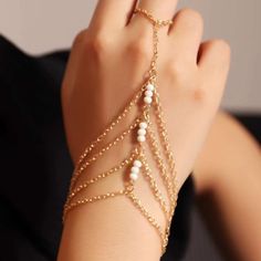 This Single Hand Chain Mitten Sleeve Is A Wonderful Addition To Your Wardrobe And Your Style! This Dainty And Delicate Boho Style Piece Is Very Unique And Classy And Can Be Worn On Either Your Right Or Left Hand! Flattering And Easy To Wear! This Piece Is A Hybrid Of A Ring And A Bracelet! Sure To Get Lots Of Compliments! Chains Bracelet, Rice Bead Bracelet, Fairy Bracelets, White Beads Bracelet, Hand Chain Jewelry, Boho Style Bracelets, Belly Dance Jewelry, Bracelets Design, Accessories Gold