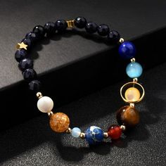 Descripción general:


 100% nuevo diseño y alta calidad


 Imprescindible para las mujeres de moda.


 tener una hermosa apariencia




 Especificaciones:




 
Pulsera cósmica: 16 cm (adecuada para una circunferencia de mano de 14-15 cm)


 Pulsera estrella guardiana: cadena de extensión de 15+4cm


 Júpiter: 12 mm (pulsera)/8 mm (pulsera)


 Venus/Mercurio/Urano/Neptuno: 6 mm


 Tierra: 8mm


 Saturno: 7,5 mm


 Marte: 6 mm (pulsera)/8 mm (pulsera)


 Luna: 4mm (pulsera)/8mm (pulsera)


 Ci Galaxy Solar System, Eight Planets, Planets Solar System, Solar System Bracelet, Universe Galaxy, Natural Stone Beads, Natural Stone Bracelets, Chakra Bracelet, Star Bracelet