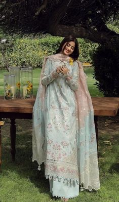 Desi Dress, Pakistani Fashion Casual, Pakistani Dresses Casual, Indian Dresses Traditional, Traditional Indian Outfits, Simple Pakistani Dresses