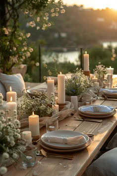 40 Gorgeous Outdoor Table Decor Ideas for a Dreamy Atmosphere Table Settings For Home Staging, Spring Wedding Table Decor Ideas, Mediterranean Dinner Table Decor, Garden Table Set Up, Picnic Table Decor Wedding, Fancy Backyard Dinner Party, Wedding Decoration Outdoors, Outdoor Dining Party, White And Green Wedding Decor Reception Ideas