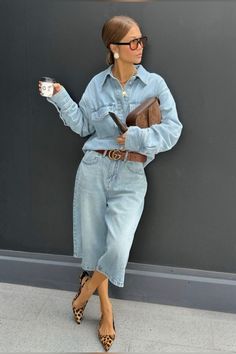 Short Bob Outfit Style Fashion, Nice Lunch Outfit, Fall Denim Outfits 2024, Denim Shorts Outfit Fall, Fashion Trends 2025 Fall Winter Women, Fashion Summer 2024 Trends, Denim Shoes Outfit Fashion Ideas, Casual Elegant Outfits Women Classy, Blue And Tan Outfit