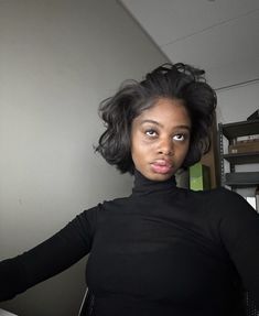 Messy Bob Black Women, 90s Short Hair Black Women, Bob On Black Women, 90s Bob Black Women, Curly Bob Hairstyles For Black Women, Short Silk Press Natural Hair, Fluffy Bob Black Women, Short Silk Press, Twa Hairstyles