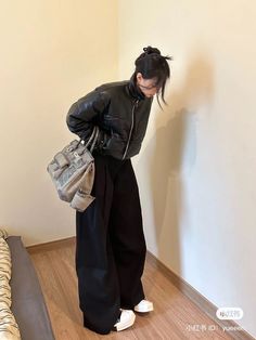 Black Zip Up Jacket Outfit Aesthetic, Korean Outfit Street Styles, Japan Outfit, Fashion Aesthetics, Kpop Fashion Outfits, Fancy Outfits, Casual Style Outfits, Lookbook Outfits