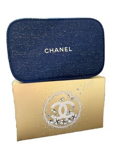 2023 CHANEL DEEP NAVY BLUE Holiday LIMITED EDITION MAKEUP BAG New 🔥. Chanel Beauty Bag/Makeup bag/ cosmeticPouch / organizer Size: OS I can include an authentic a gift paper bag upon request Learn More Chanel Cosmetics pouch Pouch can be converted to a bag with a strap. Great as a gift for a holiday upcoming season Questions? Leave a comment below! CATEGORY Women Makeup Gift Paper Bag, Cosmetics Pouch, Chanel Cosmetics, Deep Navy Blue, Chanel Beauty, Gift Paper, Women Makeup, Bag Makeup, Cosmetic Pouch