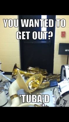 a bunch of musical instruments sitting on top of a table