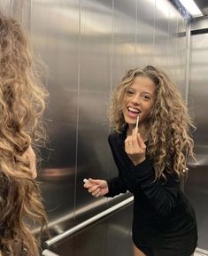 zaargoe Curly Hair Photos, Curly Hair Inspiration, Hair Inspo Color