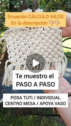 a person holding a small crocheted bag in their hand with the caption'te muerto el paso a paso '