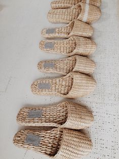 Straw Slippers, Shoe Sketches, Indoor Shoes, Woven Shoes, Aesthetic Shoes, Cool Ideas, Winter Trends, House Dress, Shoes Slippers