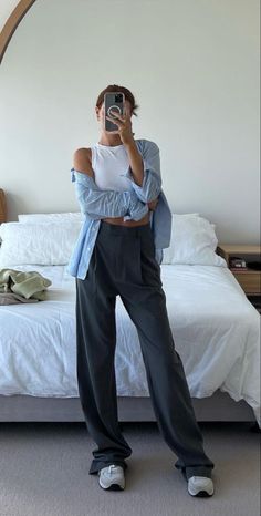 Suiting Pants Outfit, Grey Straight Leg Trousers Outfit, Trousers Outfits Aesthetic, Grey Trousers Outfit Casual, Grey Pants Spring Outfit, Dark Grey Dress Pants Outfit Women, Grey Pants Work Outfit Women, Tailored Pants Outfit Winter, Grey Pants Outfit Summer