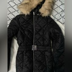 Guess Woman’s Puffer Jacket, Size S. Brand New With Tags. Guess Puffer Jacket Women, Fit And Flare Coat, Dark Wash Denim Jacket, Hooded Wool Coat, Faux Leather Motorcycle Jacket, Black Jean Jacket, Black Moto Jacket, Winter Puffer Jackets, Short Sleeve Jacket