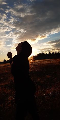 Im Oriana Gonzalez Hocko, singer. Laugh Photography, Human Silhouette, Meditation, Photography, Art, Nature