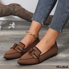 Olivia Mark - Streamlined Fly-Knit Loafers - A Form-Fitting Casual and Professional Option for the Fashion-Forward Casual Wide Leg Pants, Shoe Last, Casual Flat Shoes, Bow Flats, Shoes Brown, Comfortable Flats, Casual Flats, Mesh Material, Sleek Look