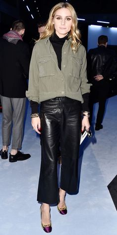 Casual Chique Stijl, Leather Culottes, Estilo Olivia Palermo, Olivia Palermo Lookbook, Olivia Palermo Style, Black Leather Pants, Mode Casual, Olivia Palermo, Giambattista Valli