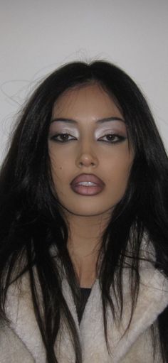 2000s Makeup Looks, Maquillage Goth, 90s Makeup Look, Maquillage On Fleek, Festival Make Up, Mekap Mata, Look Grunge, 90s Makeup