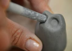 How To Make An Owl Out Of Clay, Diy Pottery Ideas Simple, Small Pottery Animals, Clay Owl Sculpture, Owl Ceramic Pottery, Small Ceramic Projects Simple, Clay Owl Diy, Ceramic Owls Pottery, Owl Clay Art