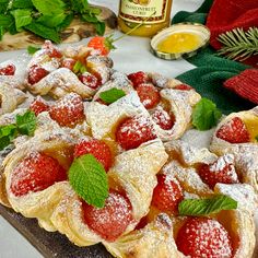 So delicious! Strawberry Puffs, Strawberry Baking, Strawberry Pastry, Passionfruit Curd, Fruit Curd, Passion Fruit Curd, Strawberry Nutella, Thai Beef, Puff Recipe