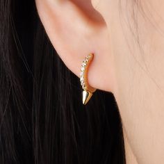 Make a bold statement with these Punk Rivet Hoop Earrings! Crafted with S925 needle, gold/silver plated brass, these earrings are stylish and cool. Show off your unique style and make a lasting impression. Material: -Gold/silver plated brass-S925 needle Quantity & Measurement：-Gauge: 20g | 0.8mm-Internal diameter: 10mm | 0.39"-Include: a pair *Get inspired: 365 days ear piercings challenges-clicker here for more ear style. Amazing Amy, Helix Hoop, Bee Studs, Cool Shapes, Ear Style, Balloon Dog, Pink Stars, Star Studs, Everyday Earrings