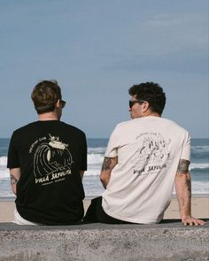 Mens Surf Aesthetic, Graphic Tees Photoshoot, Surf Vibes Aesthetic, Surf Guys, Surf Illustration, Beach Tees, Surf Boy, Surf Style Men