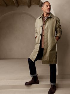 A beloved style since first issued in our 1984 catalogue, this classic coat is crafted from our waxed cotton-blend fabric that protects from the elements and offers a unique patina over time.  Our designers were sure to add roomy pockets, a corduroy Beige Coat Outfit, Old Money Style Men, Parker Coat, Mac Coat, Engagement Photo Outfits Fall, Long Coat Men, Blazer Outfits Men, Trench Coat Outfit, Beige Trench Coat