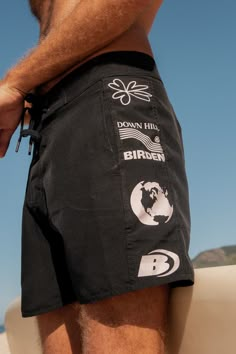 Birden Boardshorts - Tecido 4-Way Stretch, mobilidade e conforto dentro ou fora d'água. Swimming Styles, Sports Wear Fashion, Shorts Design, Sport Shirt Design, Shirt Design Inspiration, Swim Fashion, Streetwear Men Outfits, Fashion Graphic, Sport Wear