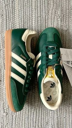 Samba Shoes, Shoes Hack, Adidas Samba Og, Sneakers Looks, Green Sneakers