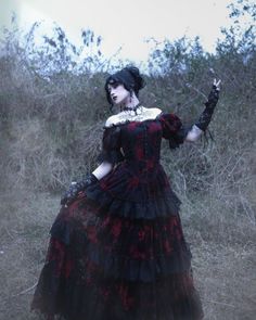 Red And Black Prom Dress Goth, Victorian Romantic Goth, Goth Princess Dress, Goth Prom Outfit, Prom Dresses Gothic, Vampire Gown, Red Victorian Dress, Trad Goth Dress, Romantic Goth Outfits