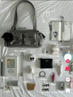 What's In My Bag Aesthetic, Bag Necessities, What Is In My Bag, Study Bag, Aesthetic Purse, Everyday Bag Essentials, What's In My Purse, What's In My Bag, School Bag Essentials