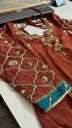 Handwork Neck Design, Suit Neck Designs Indian, Nugget Recipes, Handwork Dress, Simple Suit Designs, Plazo Design, Suit Painting, Bridal Umbrella, Punjabi Dresses