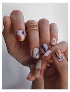 Although long nails are super in, many of us have naturally short nails. I used to think short nails were useless, but I now realize that there are so many cute designs for short nails! The Short Nail Manicure, Unghie Sfumate, Retro Nails, Short Nail Designs, Minimalist Nails, Funky Nails, Chic Nails, Short Acrylic Nails