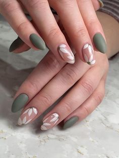 Okay, you probably won’t pick olive green as the first color you see in the nail salon. However, you might feel regret if you completely skip this color. This shade is gorgeous and super sophisticated. It’s the perfect nail polish for chic girls who are looking for something elegant and beautiful. Don’t believe us? Here are 40 pictures to prove it. Olive Nails, Daisy Nail Art, Bridesmaids Nails, Green Nail Designs, Daisy Nails, Simple Gel Nails, Oval Nails, Prom Nails, Floral Nails