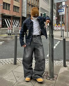 Denim On Denim Outfit Men, Men Streetwear Aesthetic, Timberlands Outfit, Jean Jacket Outfits Men, Timberland Boots Outfit Mens, Denim Outfit Men, Yellow Beanie, Timberland Boots Outfit, Beanie Outfit