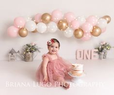 1st Birthday Photoshoot Balloon Garland, 1st Birthday Photoshoot Cake Smash, Cake Smash Girl, Chanel Birthday Cake, Bear Baby Shower Cake, Cake Smash Theme, Minnie Mouse Birthday Party Decorations, Charlotte Cake, Baby Birthday Photoshoot