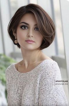 Mom Haircuts, Haircut Types, Beautiful Style, Hairstyles For Women, Short Bob