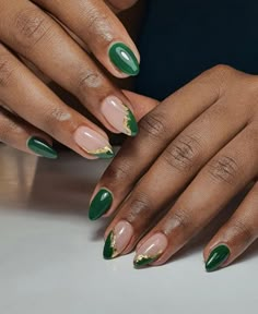 Nude And Green Nails, Green Almond Nails Designs, Emerald Green Nail Ideas, Almond Nails Green, Dark Green Nail Designs, Trendy Green Nails, Nail Colors For Dark Skin, Dark Green Nails, Nails Inspired