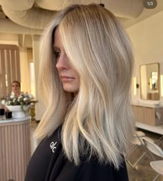 @nataliemckellhair Medium Blonde Haircuts, Blonde Hair Formula, Mid Length Blonde Hair, Teasy Lights, Blonde Bronde, Neutral Blonde, Light Blonde Hair