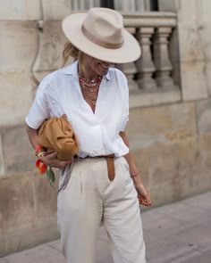 Fedora Hat Outfit Summer Casual, Beige Hat Outfit, Fedora Hat Outfit Summer, Outfit Sombrero, Sombrero Outfit, Summer Outfits With Hats, Hat Outfits Summer, Fedora Outfit, Hat Outfit Summer