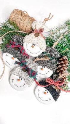 Christmas Crafts Cricut, Diy Christmas Deco, Diy Snowman Ornaments, Holiday Wood Crafts, Snowman Crafts Diy, Christmas Craft Show, Crafts Cricut, Diy Christmas Ornaments Easy, Country Christmas Decorations