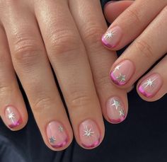 Classy Christmas Nails, Cosmetic Aesthetic, London Autumn, Christmas Nail Art Ideas, Hello Nails, Hippie Nails, Short Gel Nails, Hard Nails, Minimal Nails